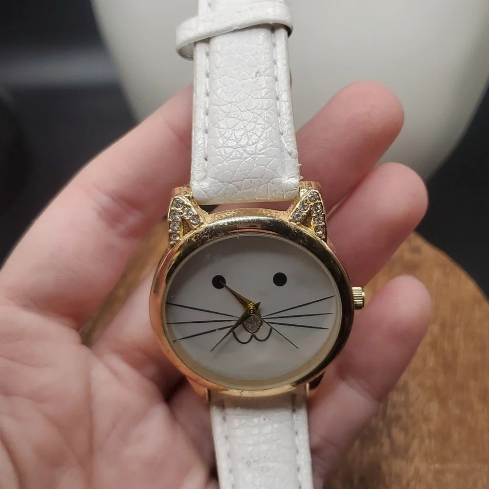 B2723‎ kitty cat watch white leather needs batteries